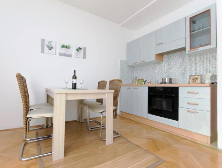 Apartments Jana Makarska Esterno foto
